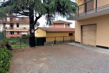 Cortile-parcheggio